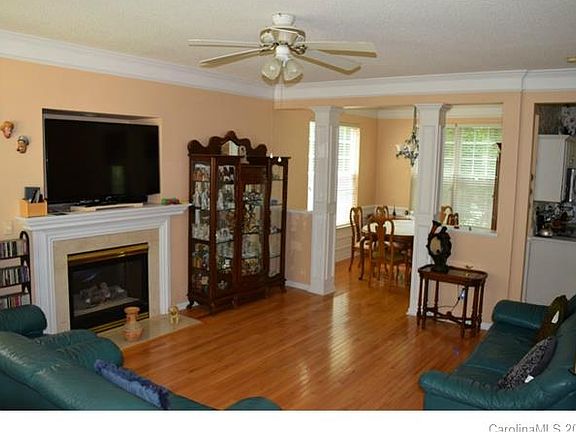 3rd image of 125 Drawbridge Ct