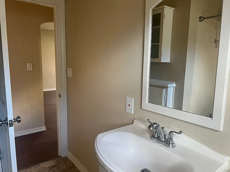 1008 Queen Anne Ave — Photo 14