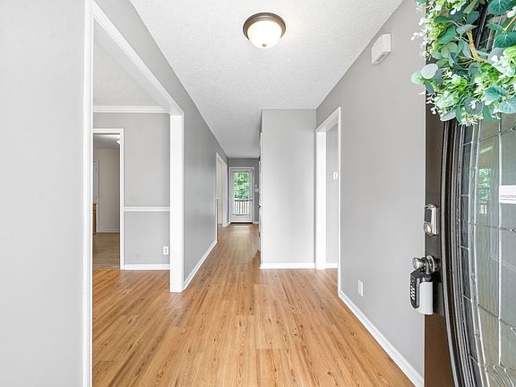 5th image of 1064 Glenhurst Way