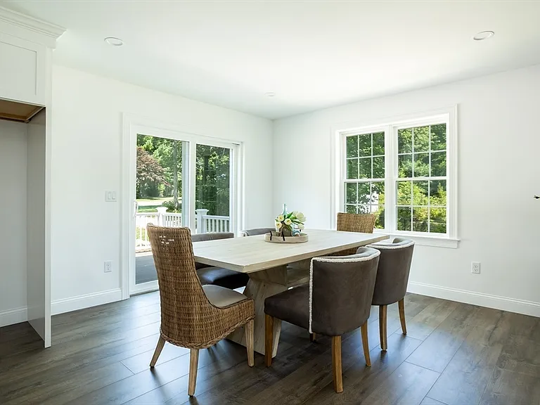 65 Great Neck Rd — Photo 16