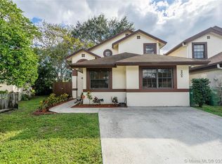 9905 SW 16th St, Pembroke Pines, FL 33025