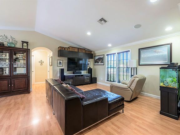 3rd image of 9359 Longmeadow Cir