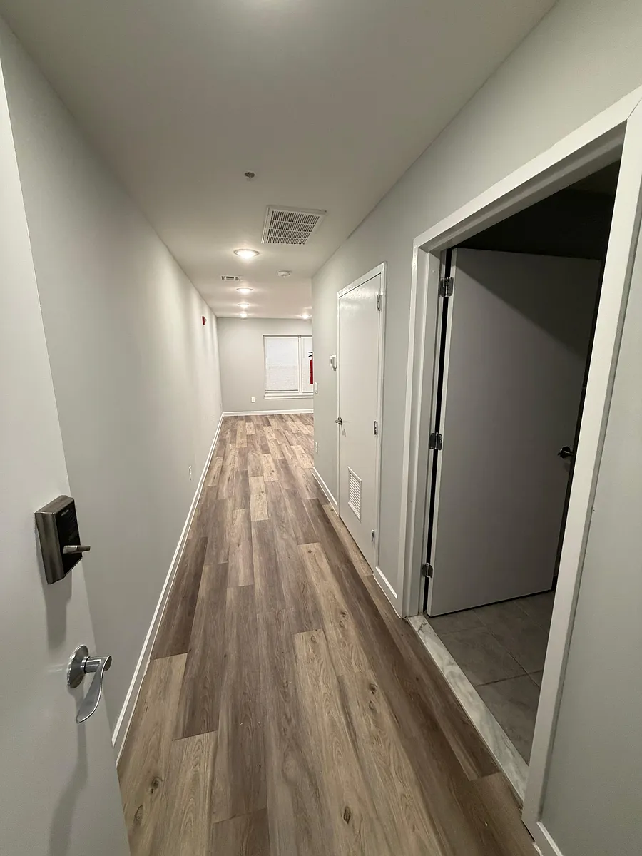 Building Photo - 159 12th Ave #302