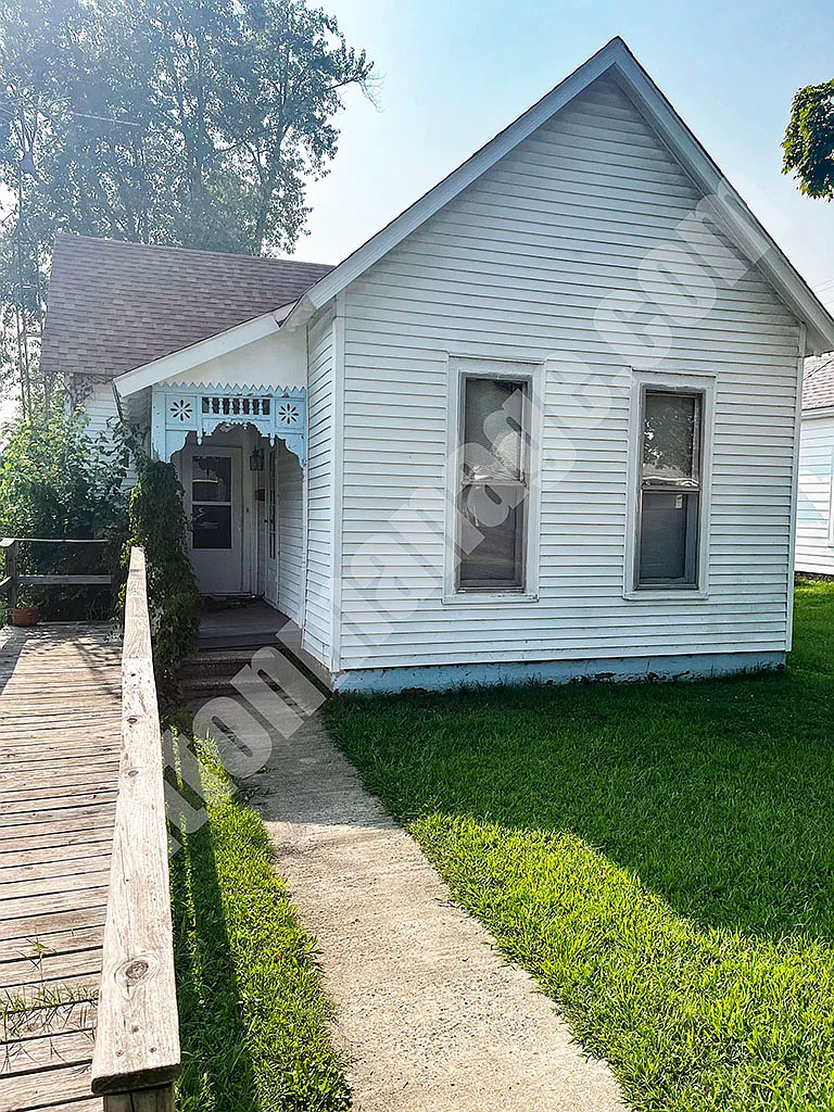 2 bed, 1.5 bath, 1072 sqft, $1,200 — Photo 1