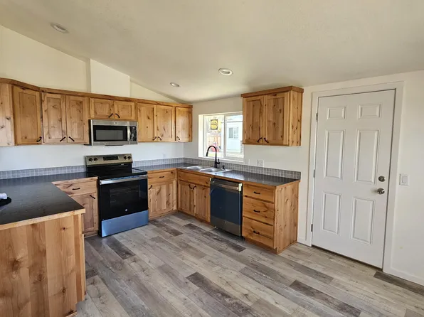 242 Jefferson Ave, Metolius, OR 97741