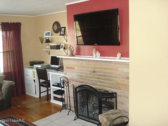 3rd image of 504 E Delaware Ave