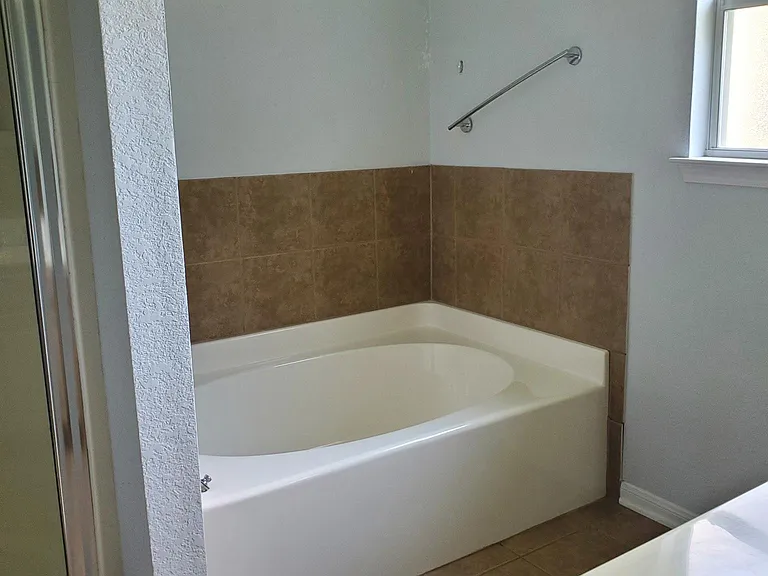 8523 Oak Xing — Photo 16