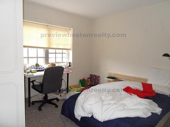 2nd image of 161 Lake Shore Rd #B2