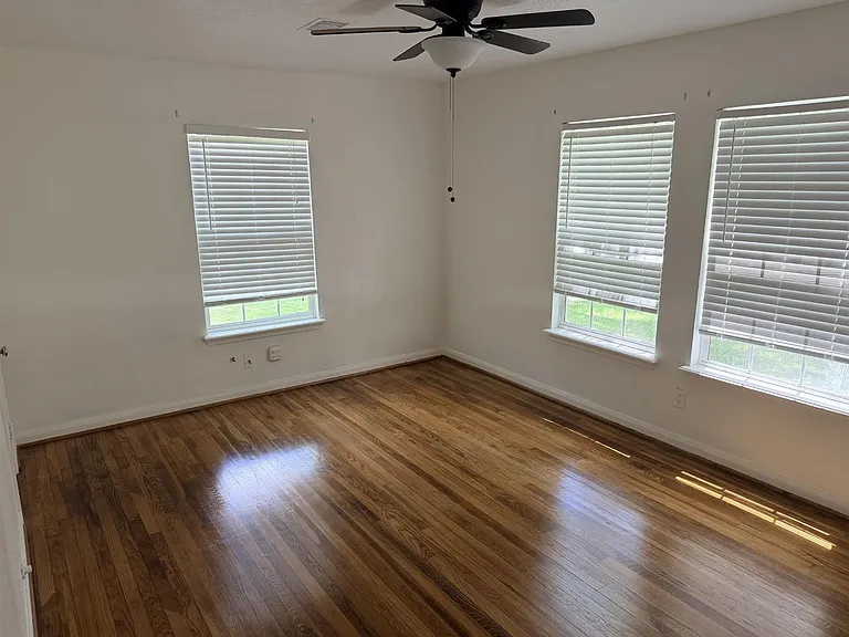 1706 Smith St — Photo 3