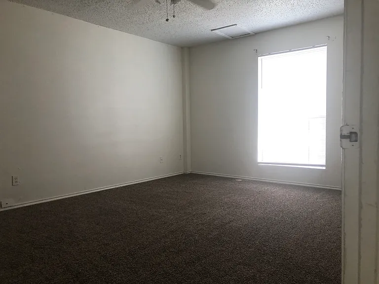 2401 Leon St #106 — Photo 28