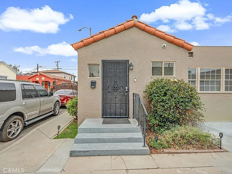 1515 E Walnut Way — Photo 4