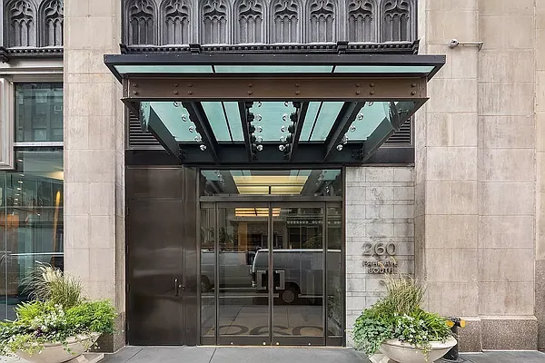 Rented by SERHANT. | media 11