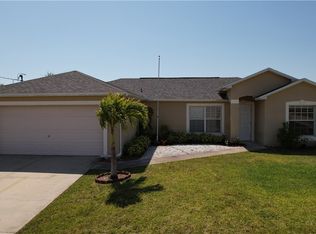 922 NE 2nd Pl, Cape Coral, FL 33909