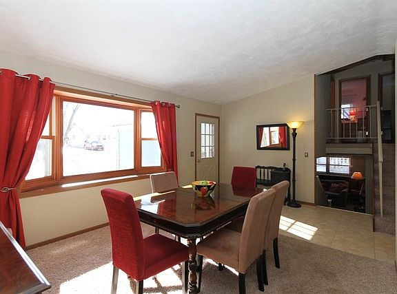 4th image of 18174 W Elm St