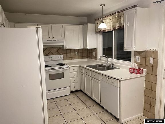 3rd image of 2027 Carter Ave