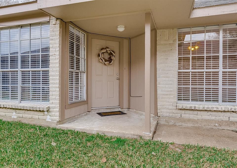 1st image of 17439 Glenmorris Dr