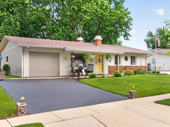 1009 Stratford Cir, Streamwood, IL 60107