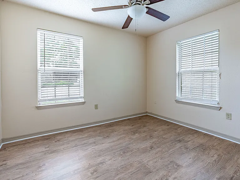 Ardendale Oaks Apartments — Photo 41