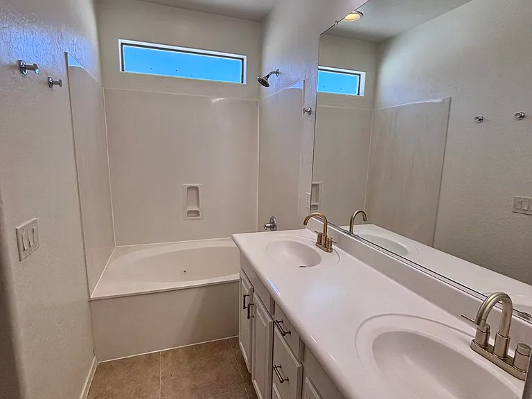 5606 W Saint Anne Ave — Photo 29