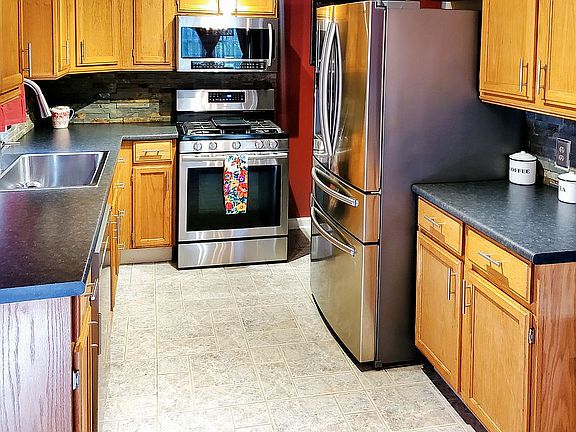 2nd image of 304 N Elm St