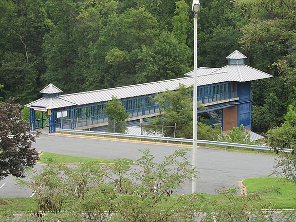 Overlooks Rippon VRE station