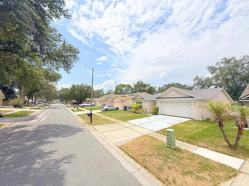 3 bed, 2.0 bath, 1368 sqft, $1,995 — Photo 4