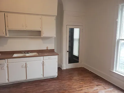 605 Hall St #2 Photo 1