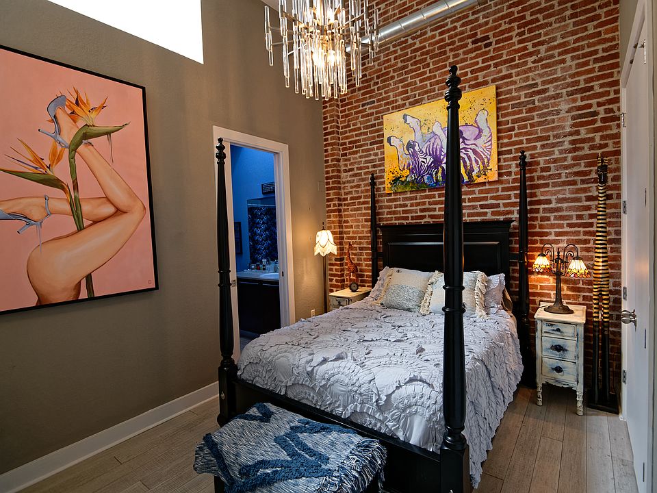 1st image of 1501 W Horatio St APT 117