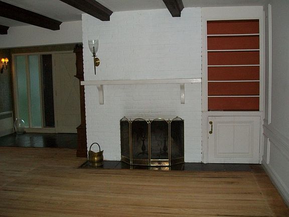 Living Room/Fireplace