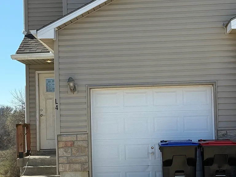 425-L Hawthorne Blvd #4 — Photo 2
