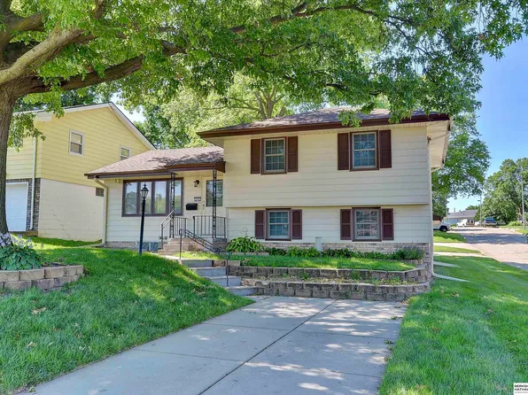 5435 A St, Omaha, NE 68106
