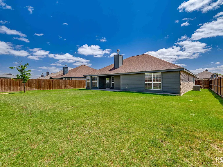 1913 Lamplighter Ln — Photo 32