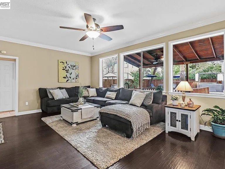 828 Hollowbrook Dr — Photo 9