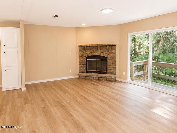 4th image of 130 W LOUIS BROER Road