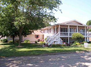 714 N 1st St, Guttenberg, IA 52052