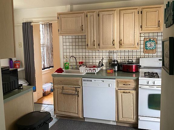 3rd image of 1511 N Franklin St Floor 2