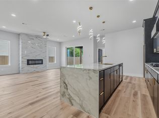 3914 Harlingen St, Dallas, TX 75212