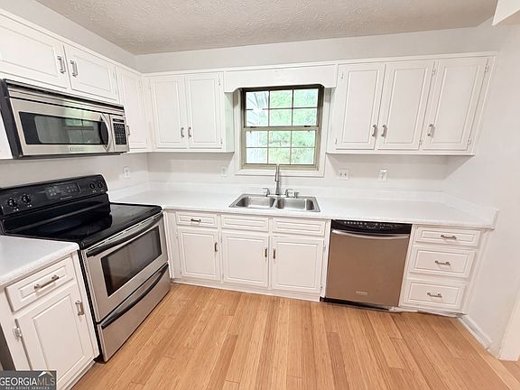 2nd image of 4558 Coopers Creek Pl SE