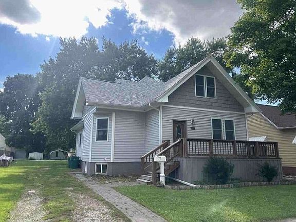 2nd image of 208 N Oak St