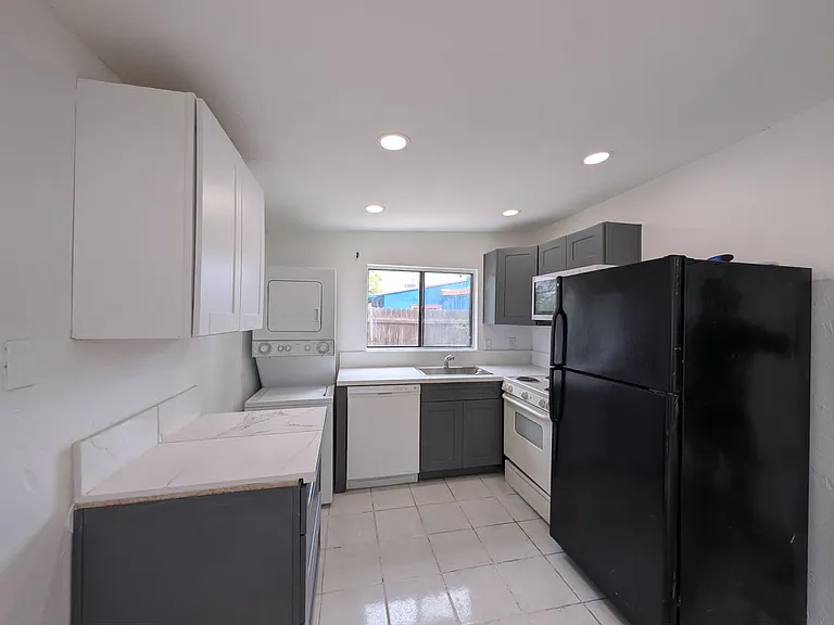 2435 N Edith Blvd #2 — Photo 9