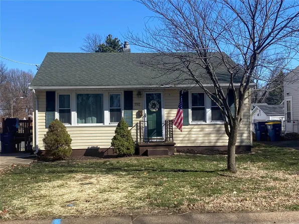 3582 Long Dr, Saint Ann, MO 63074