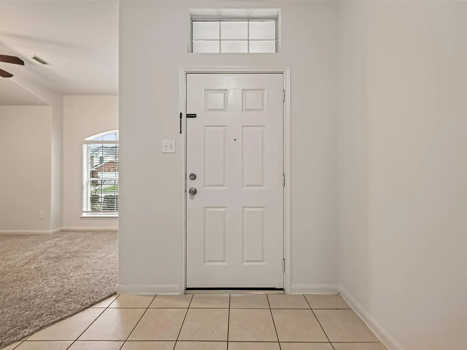 3 bed, 2.0 bath, 1903 sqft, $2,300 — Photo 3