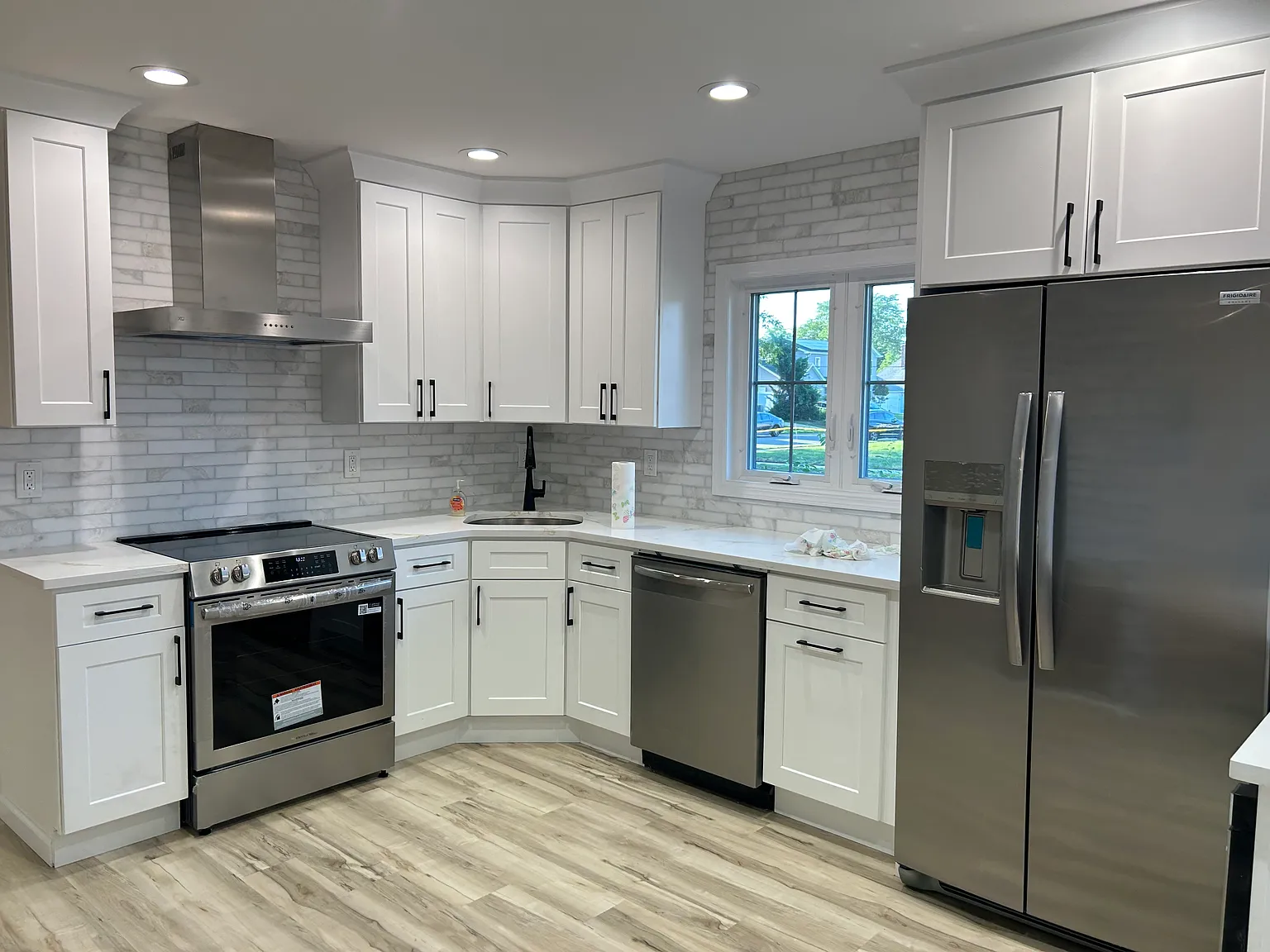 Greenbelt Ln, Levittown — Photo 2