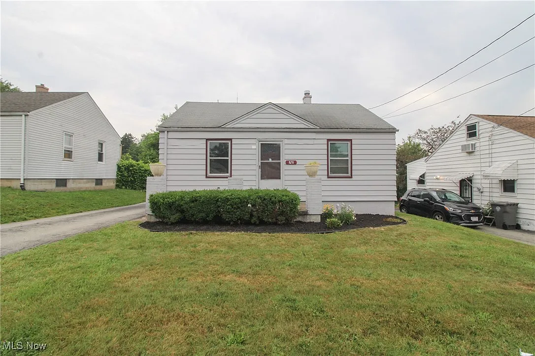 828 Cornell Ave photo 1