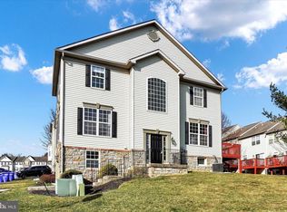2725 Hunt Club Dr, York, PA 17402