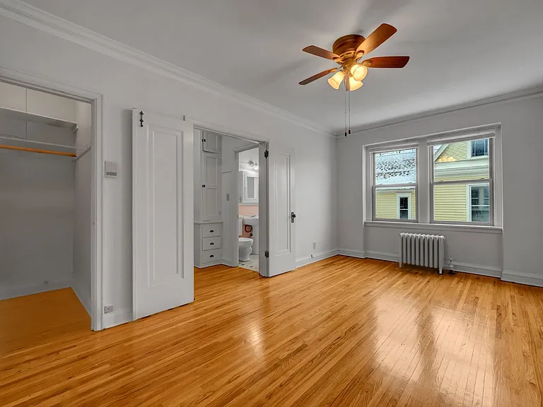 2552 Garfield Ave S — Photo 5