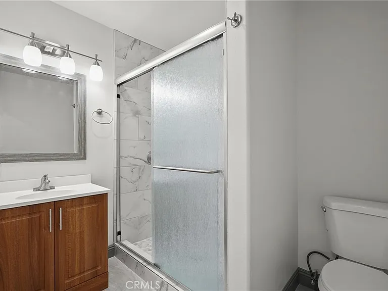 14335 Hamlin St — Photo 13