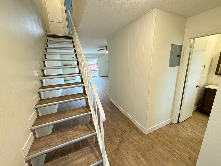 345 N Batavia St — Photo 12