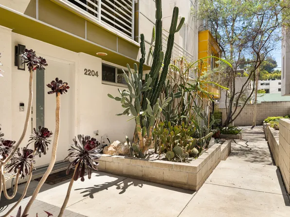 2204 Fox Ln, Los Angeles, CA 90026