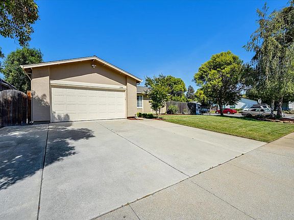 4th image of 1590 Almond Way